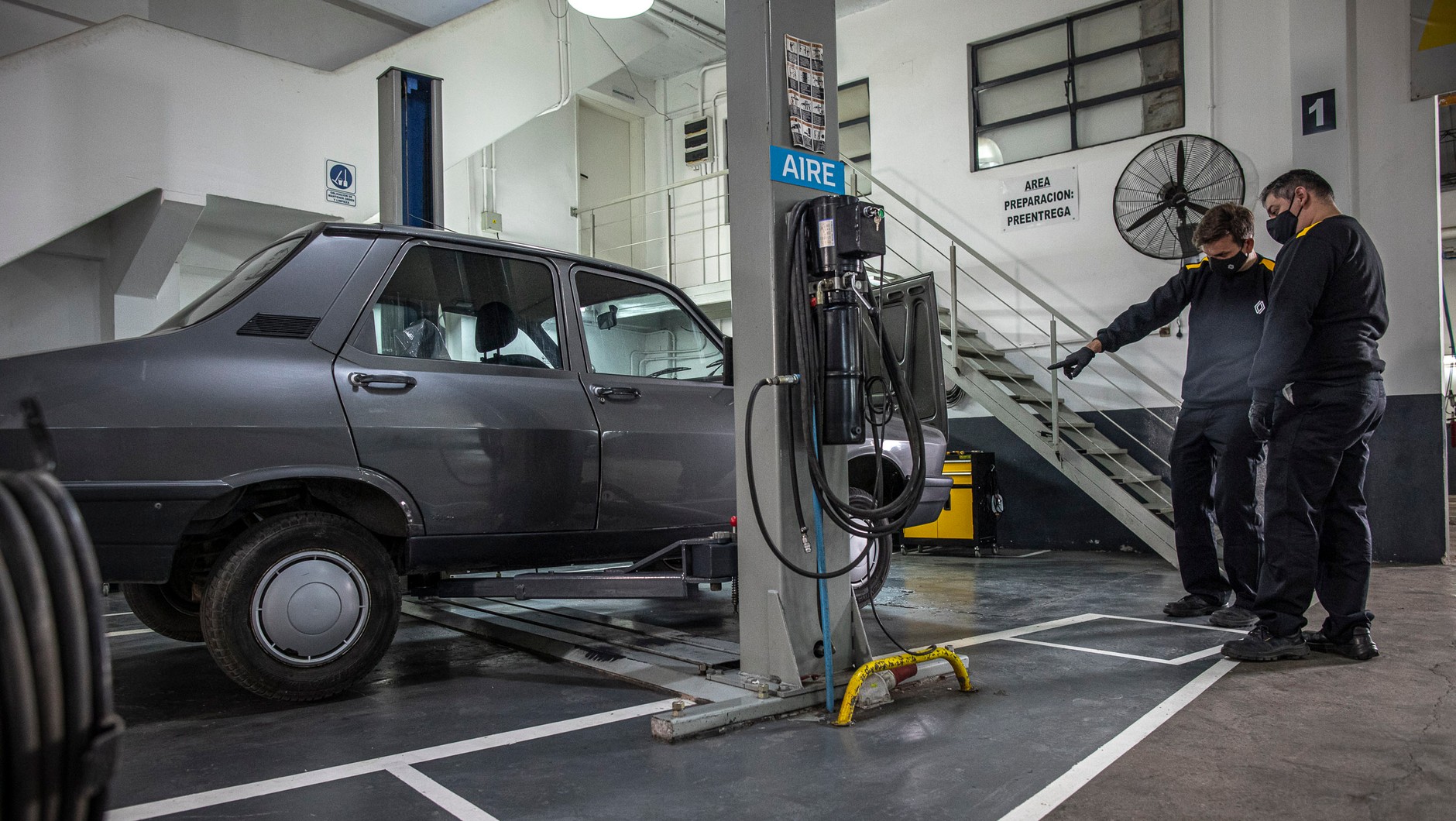 Wnuk kupił dziadkowi wymarzone auto. Piękna historia z Argentyny