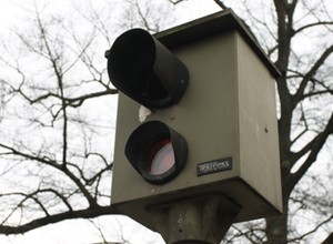 Pokazał środkowy palec do radaru – zamiast 20 zapłaci 1500 euro mandatu