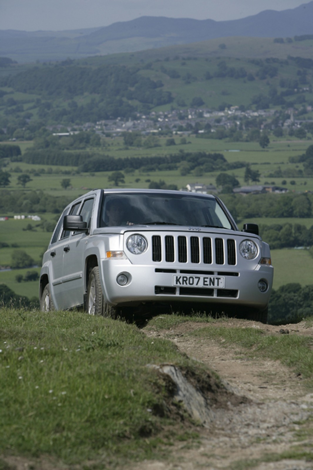 Desant "dżipa" trwa