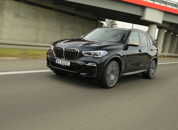 BMW X5 M50i xDrive – szybka forma