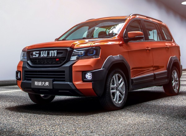 SWM G03F to chiński 7-osobowy SUV za niecałe 95 tys. zł. Ma 5 lat gwarancji i włoskie korzenie