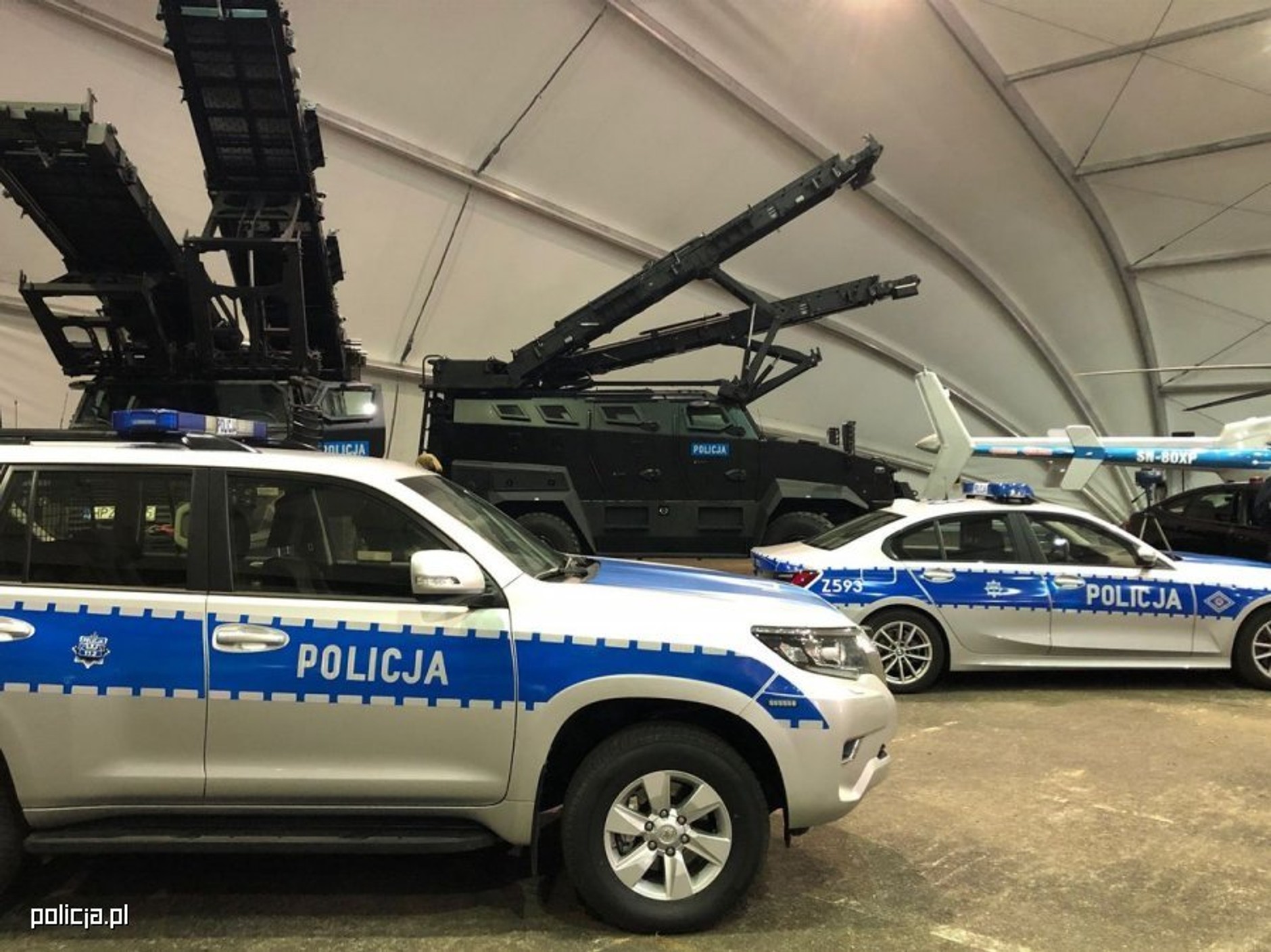 Policja kupiła helikoptery, drony i wozy opancerzone