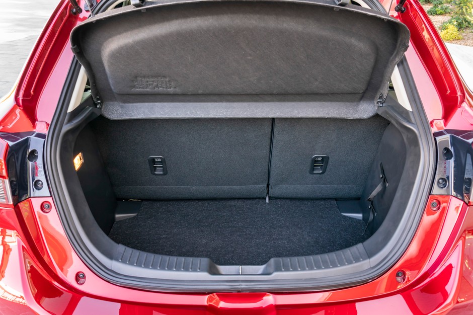 Mazda 2 – poprawiony wygląd i wyposażenie