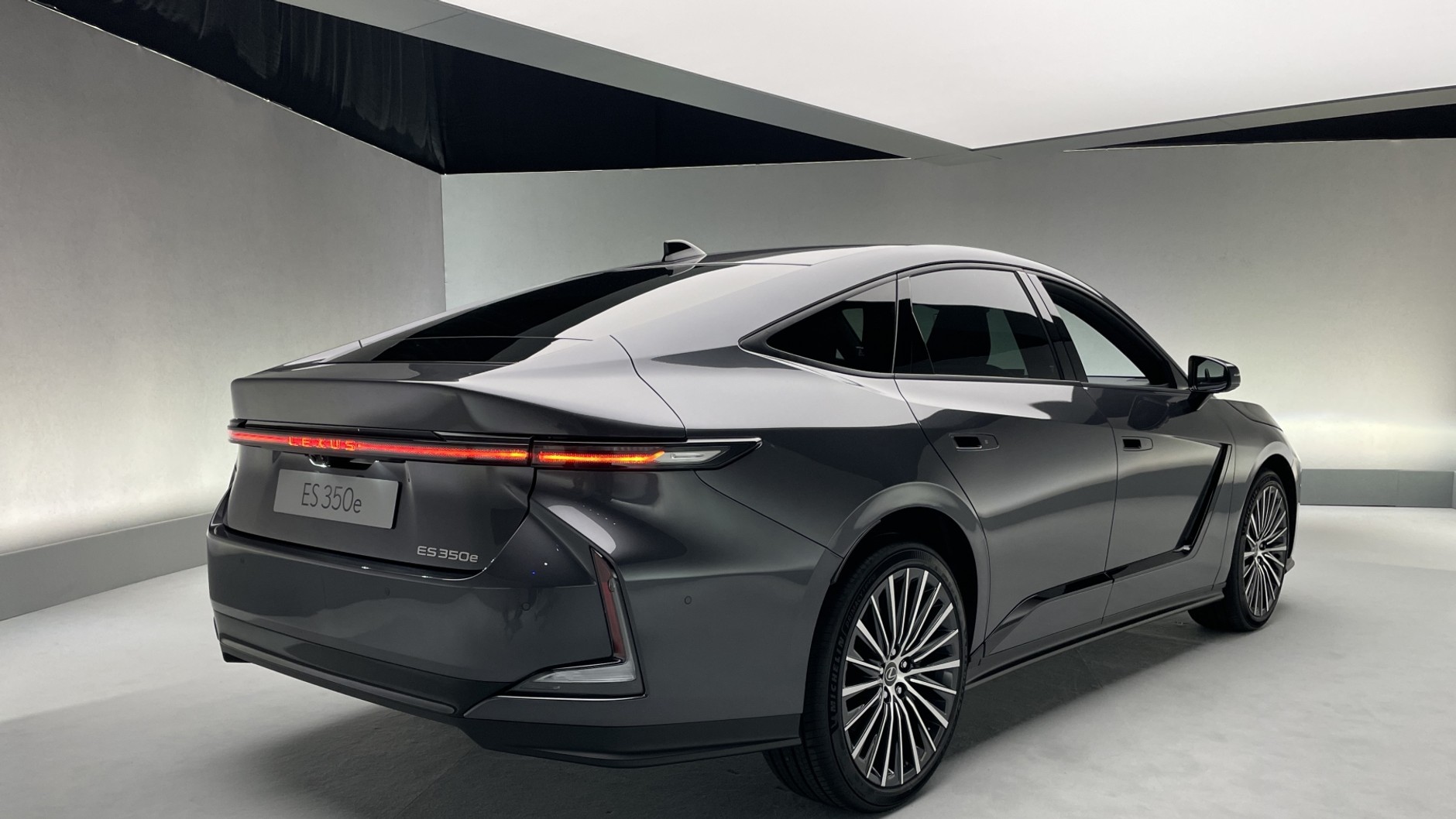 Nowy Lexus ES (2025)