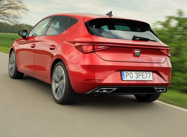 Nowy Seat Leon 1.5 eTSI - obsługa wprost ze smartfona