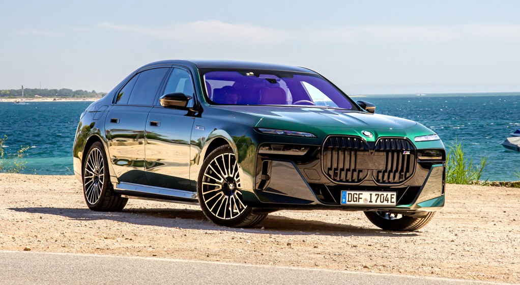 BMW i7 M70