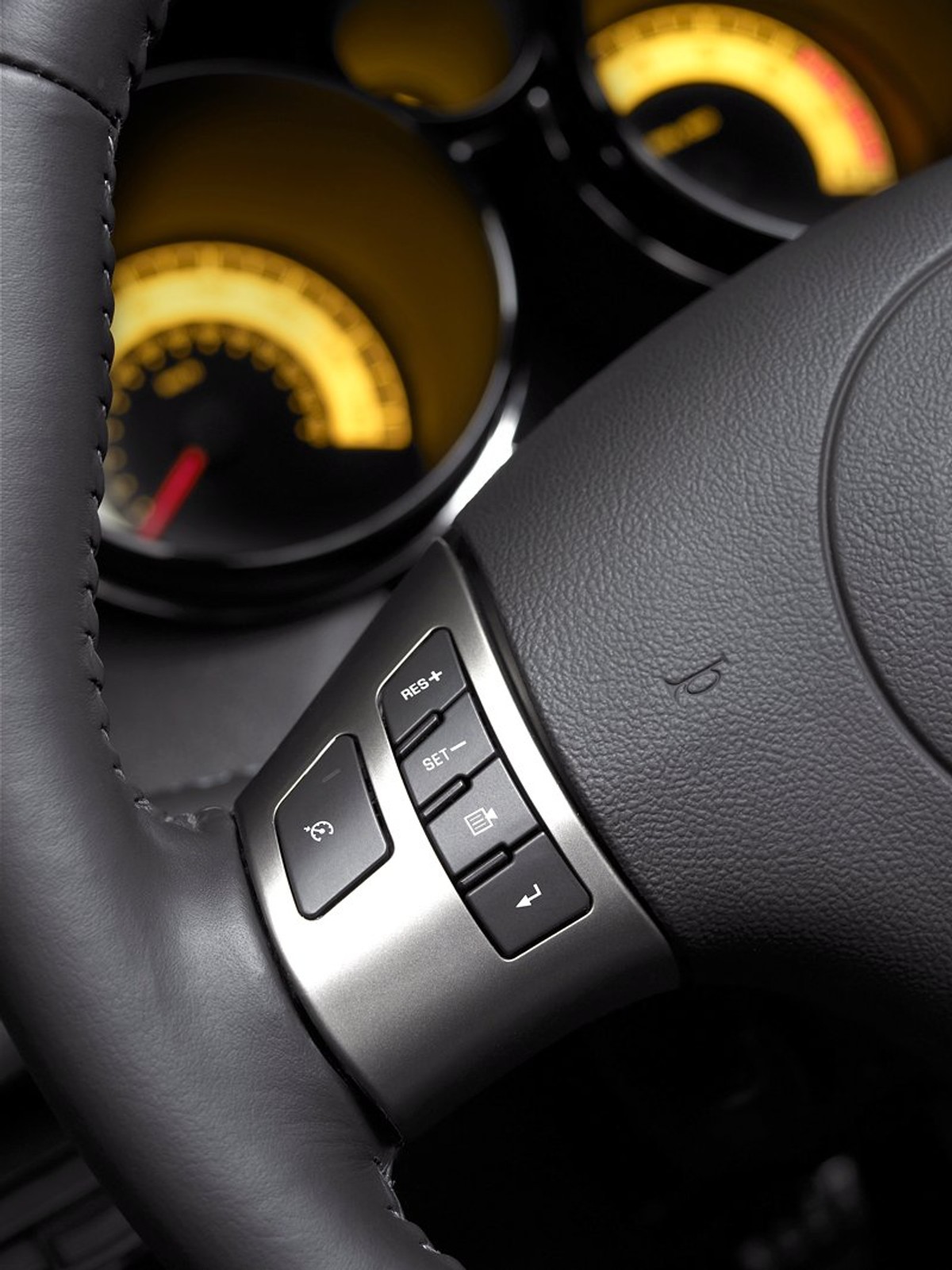 Pontiac Solstice i Saturn Sky: koniec wiatru we włosach (fotogaleria)