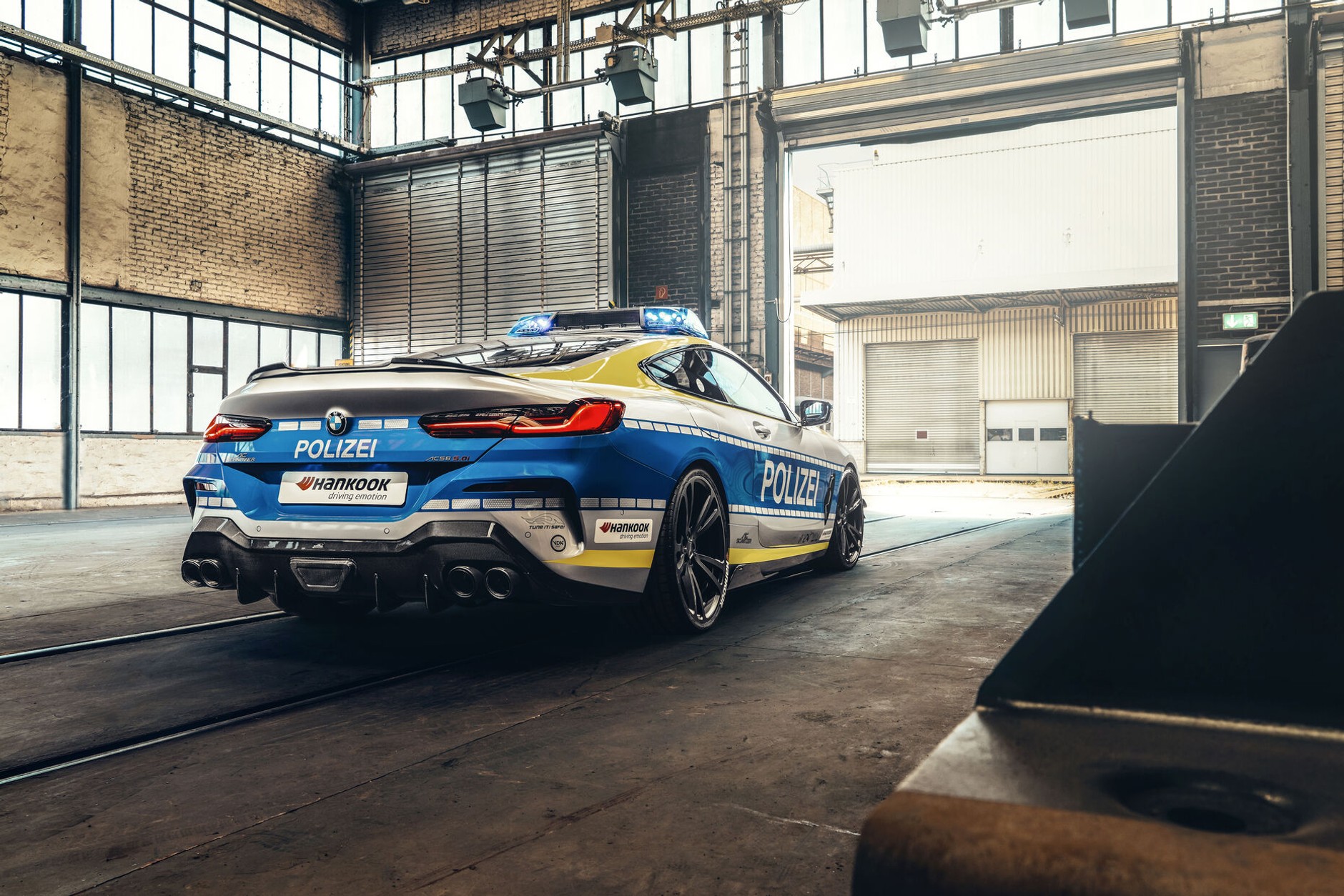 Policyjne BMW M850i AC Schnitzer