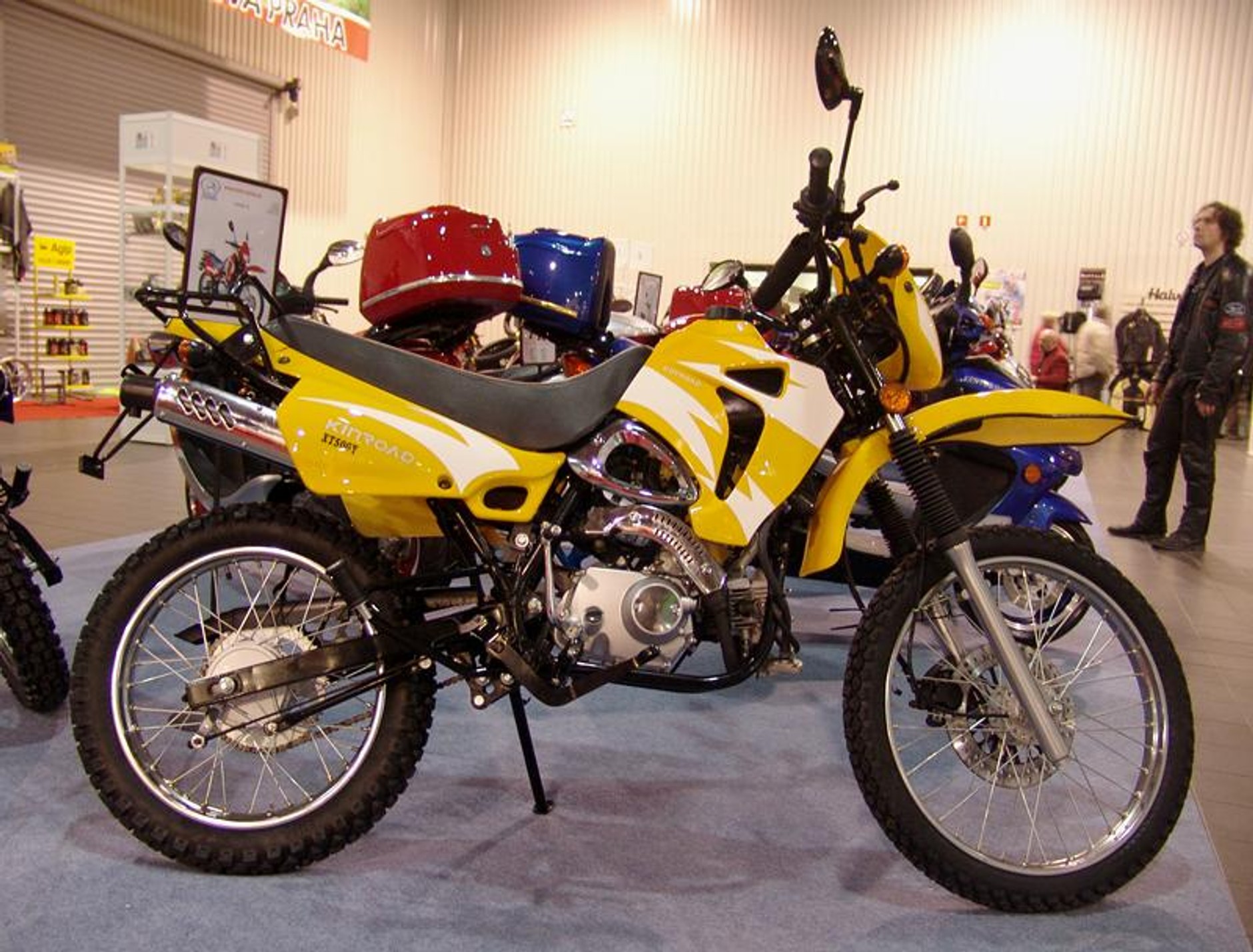 MOTOCYKL-EXPO 2007: cudowne maszyny i piękne dziewczyny (fotogaleria)