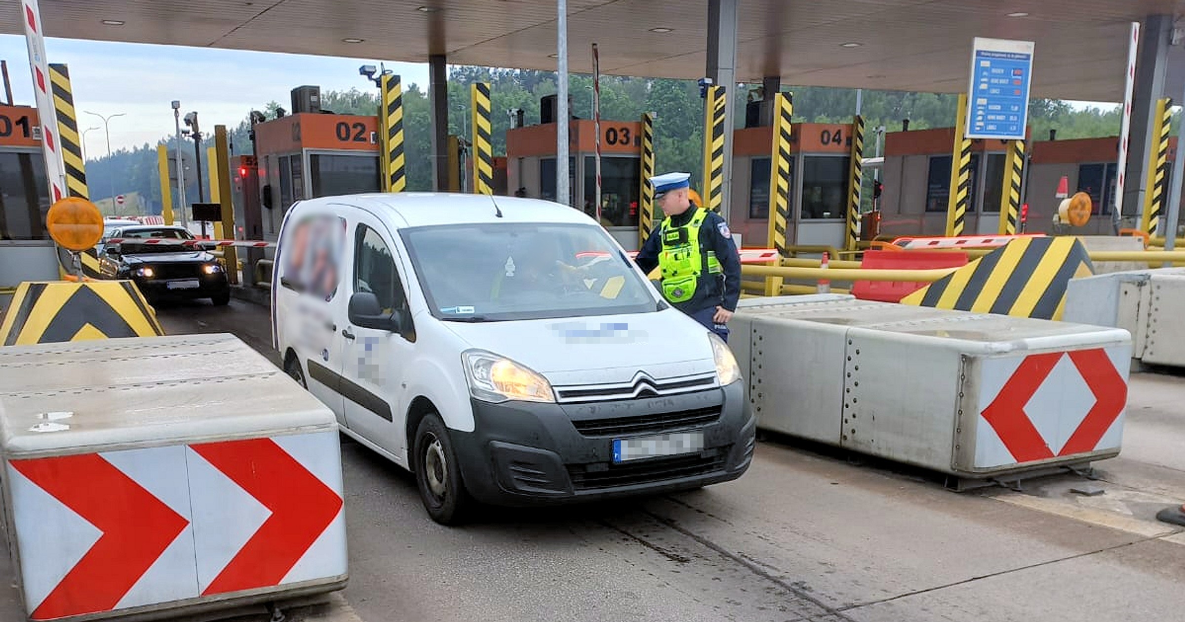 Obraz pochodzący z serwisu https://torun.policja.gov.pl/kb3/informacje/wiadomosci/148421,Podsumowanie-akcji-quotTrzezwa-autostradaquot-w-powiecie-torunskim.html