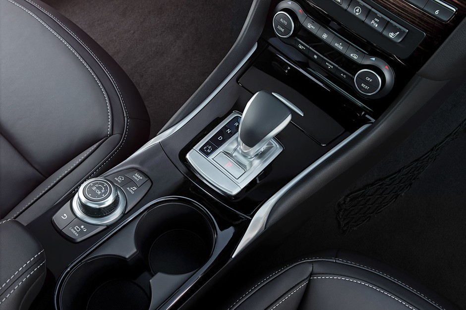 Infiniti Q30: rozpoczęto produkcję seryjną