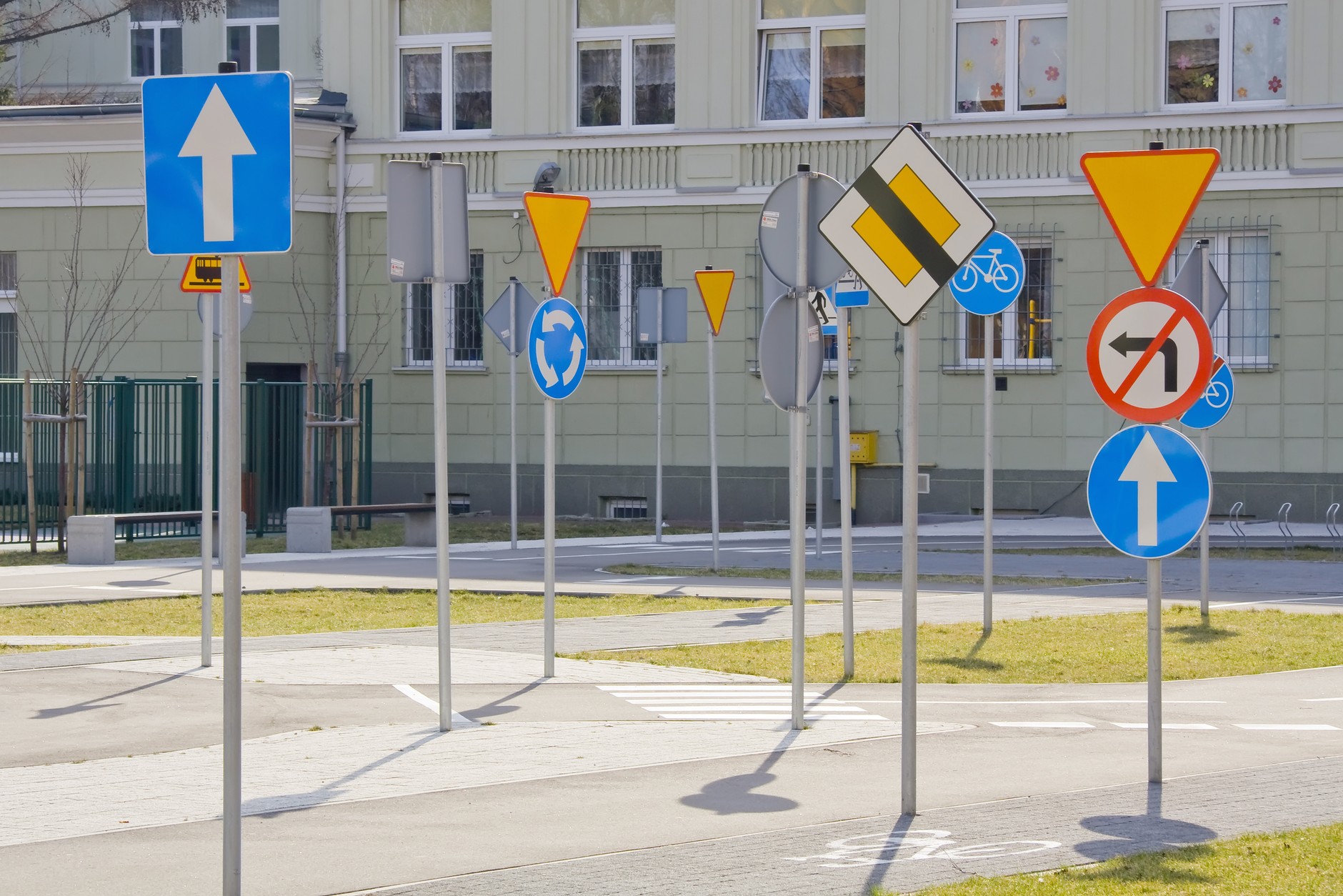 Znaki drogowe | zdjęcie ilustracyjne