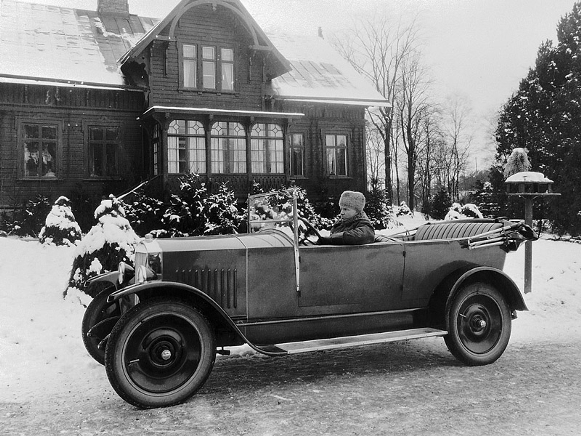 Volvo świętuje 80 lat od przedstawienia pierwszego modelu