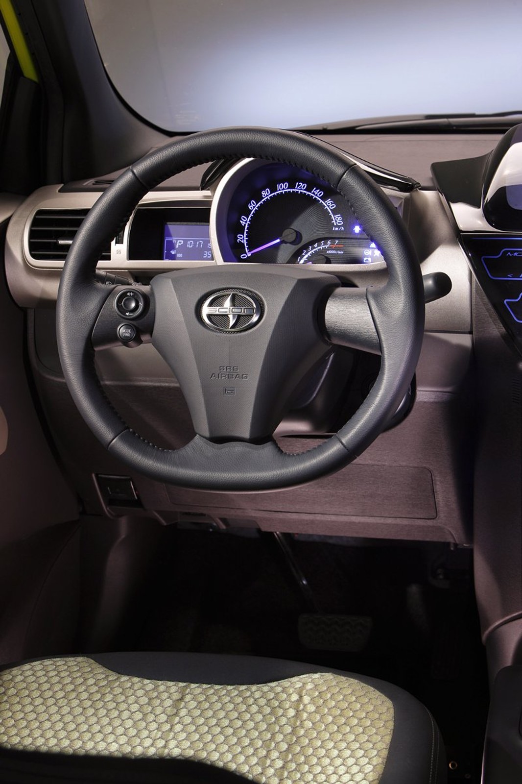 Scion iQ Concept: najmniejsza Toyota zmierza za ocean