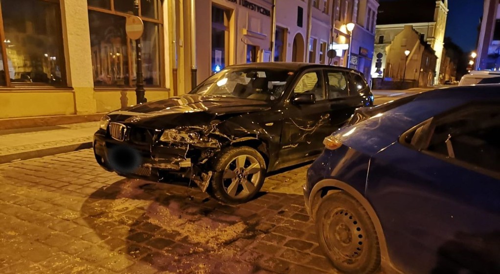 Efekty nocnej jazdy kobiety w BMW w Grudziądzu