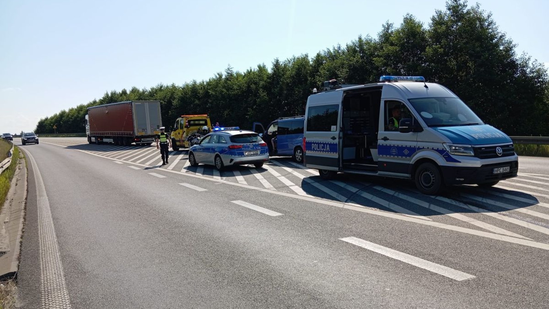 Policjanci złapali pijanego kierowcę. Kierowca lawety, który miał odholować auto też był pod wpływem