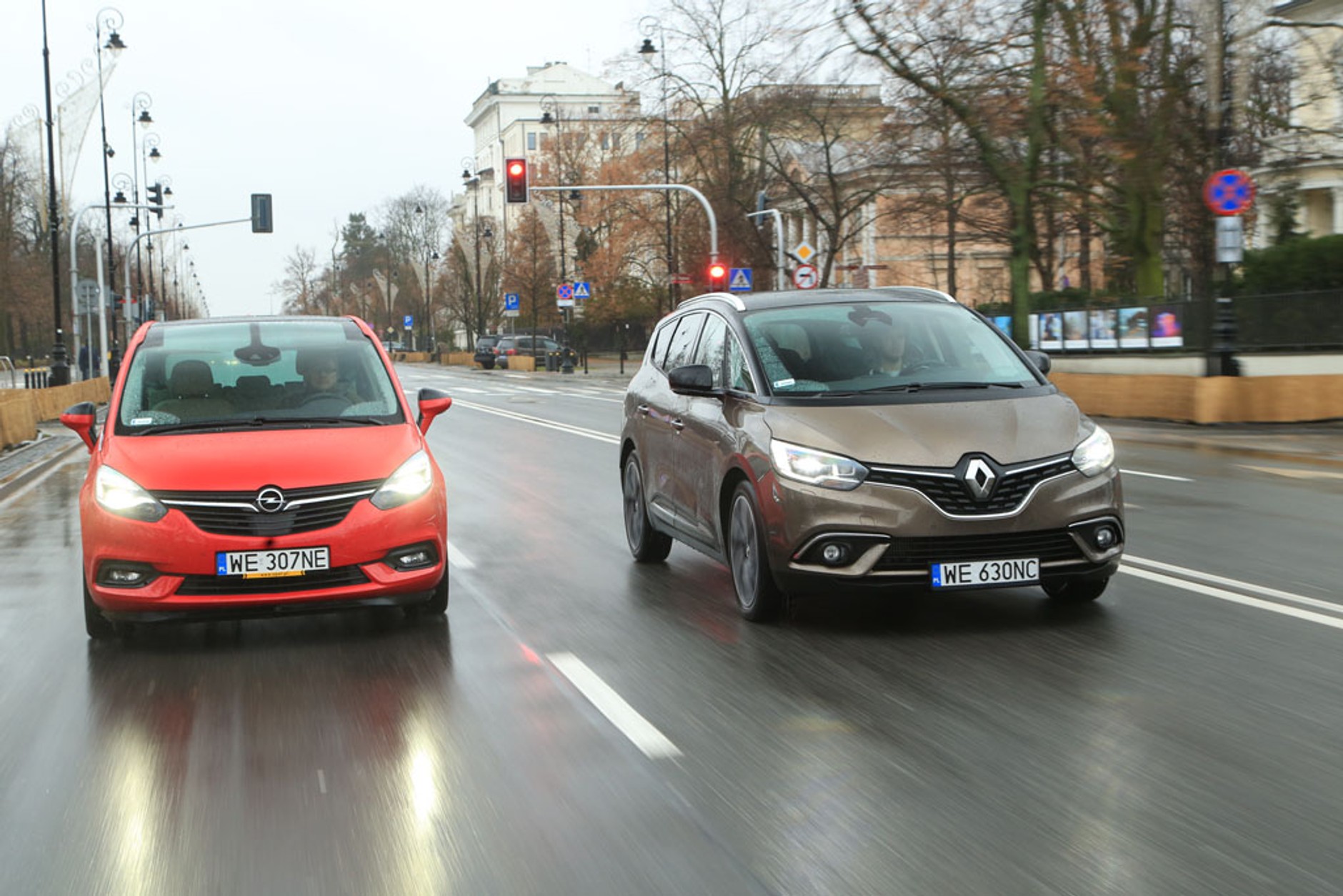 Renault Grand Scenic kontra Opel Zafira - który van jest lepszy dla rodziny?