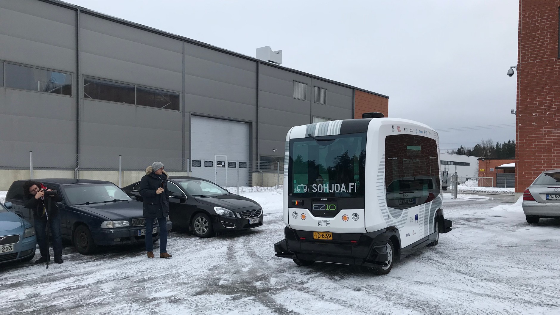 Autonomiczne autobusy projektu Sohjoa w Finlandii. Niestety ze względu na śliską nawierzchnię jazdy odbyły się na zamkniętym obszarze