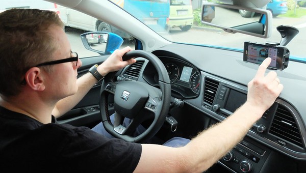 Co rozprasza nas za kierownicą? Odpowiadali sami kierowcy