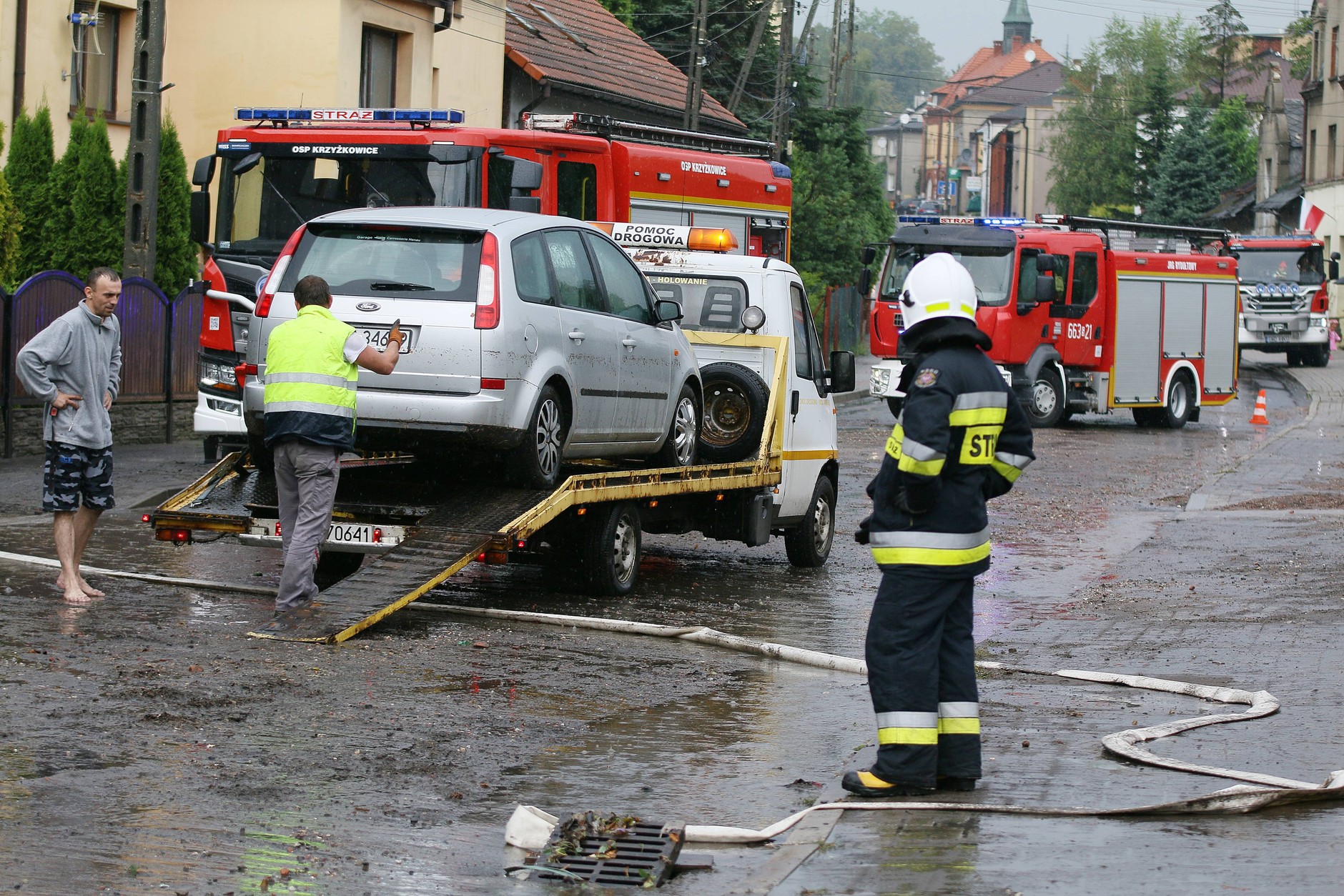 Samochód kontra burza