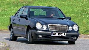 Ofiara rdzy, ale z dobrym dieslem - Mercedes klasy E W210 2.9 TD