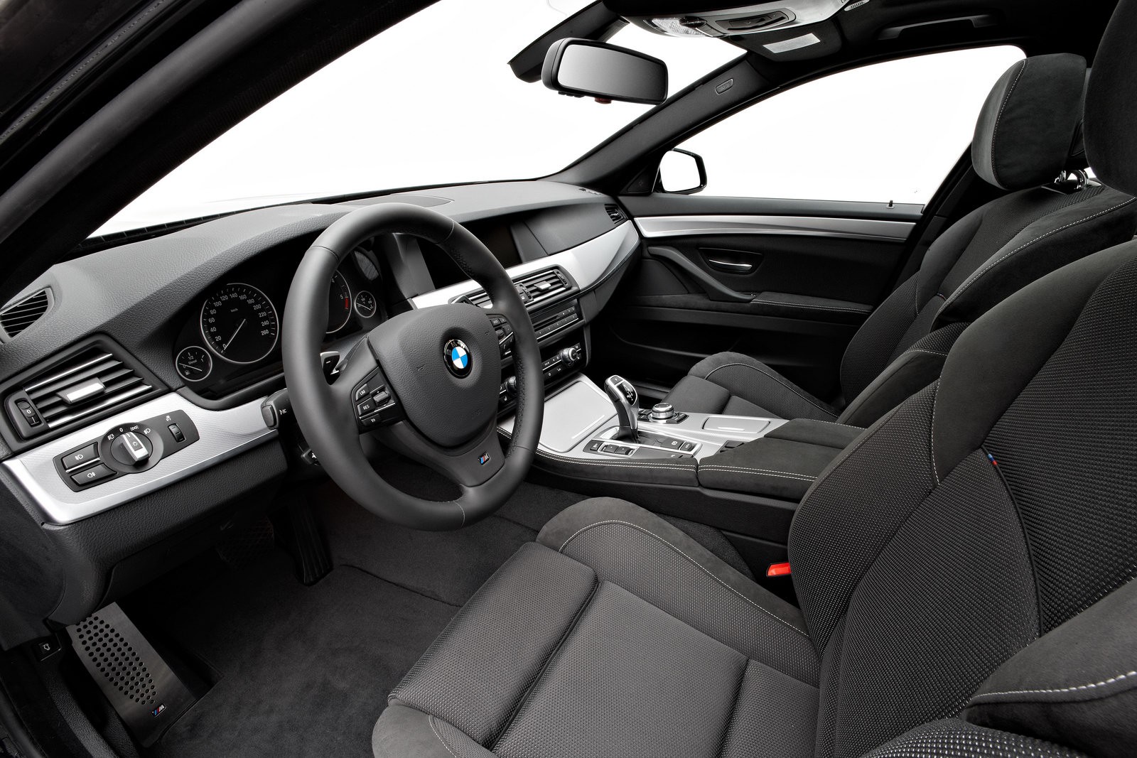 BMW5 z kolejnymi nowościami