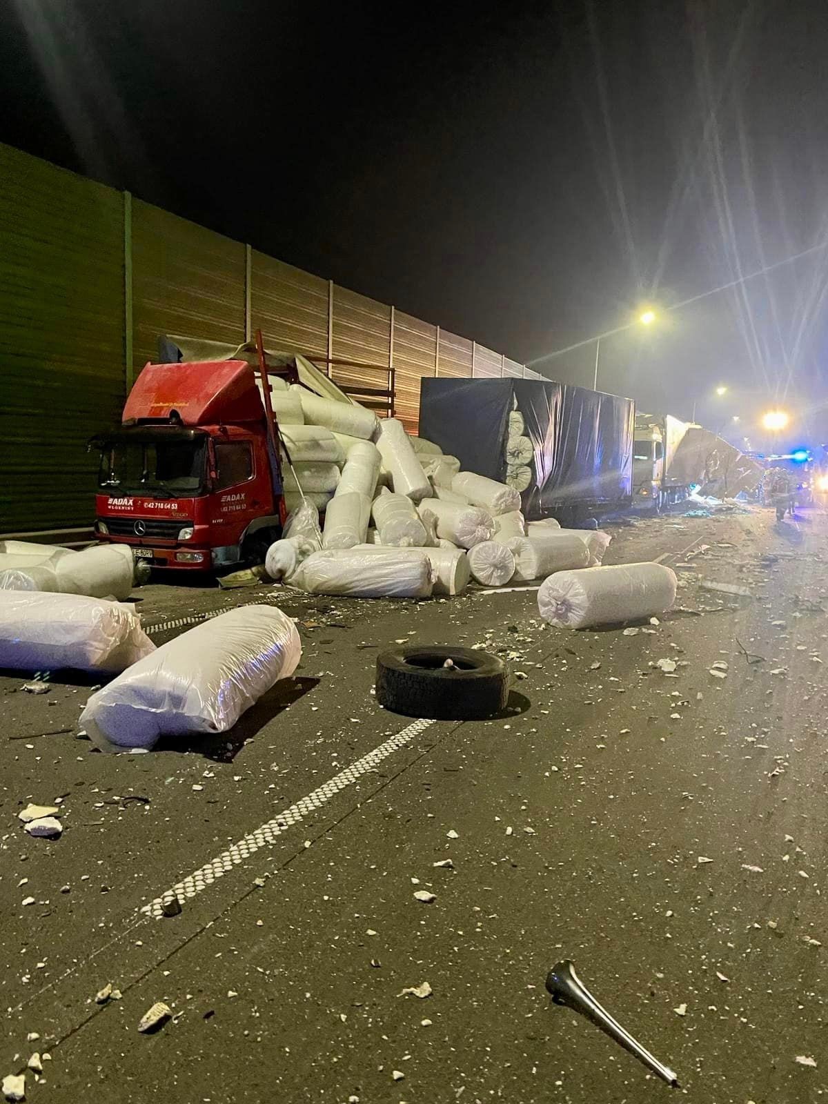 Dramatyczny wypadek na A1. Wypadek czterech ciężarówek