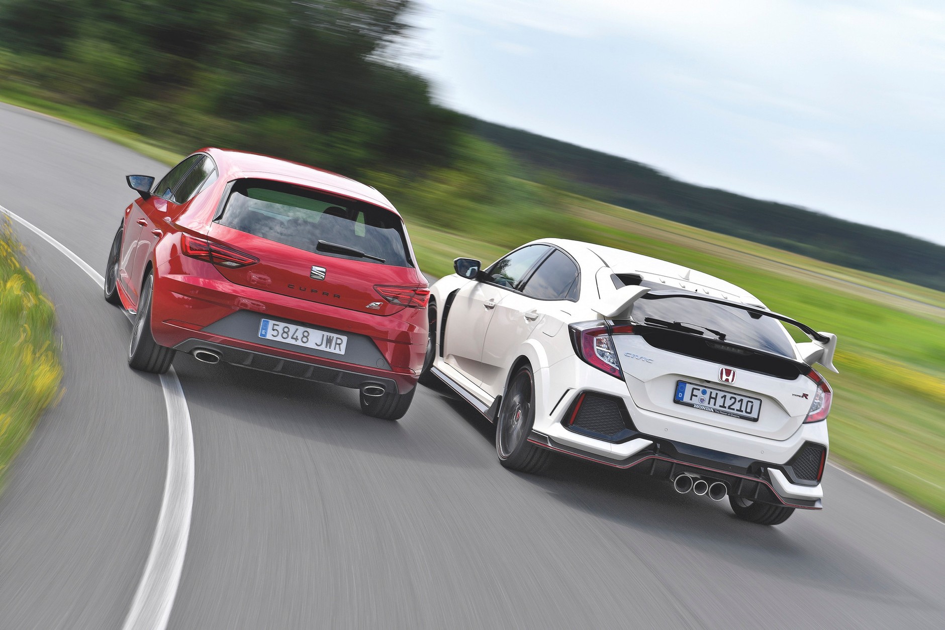 Honda Civic Type R kontra Seat Leon Cupra - 620 KM na torze