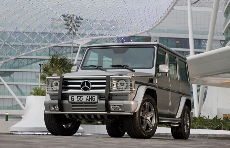 Złoty Mercedes SLS AMG