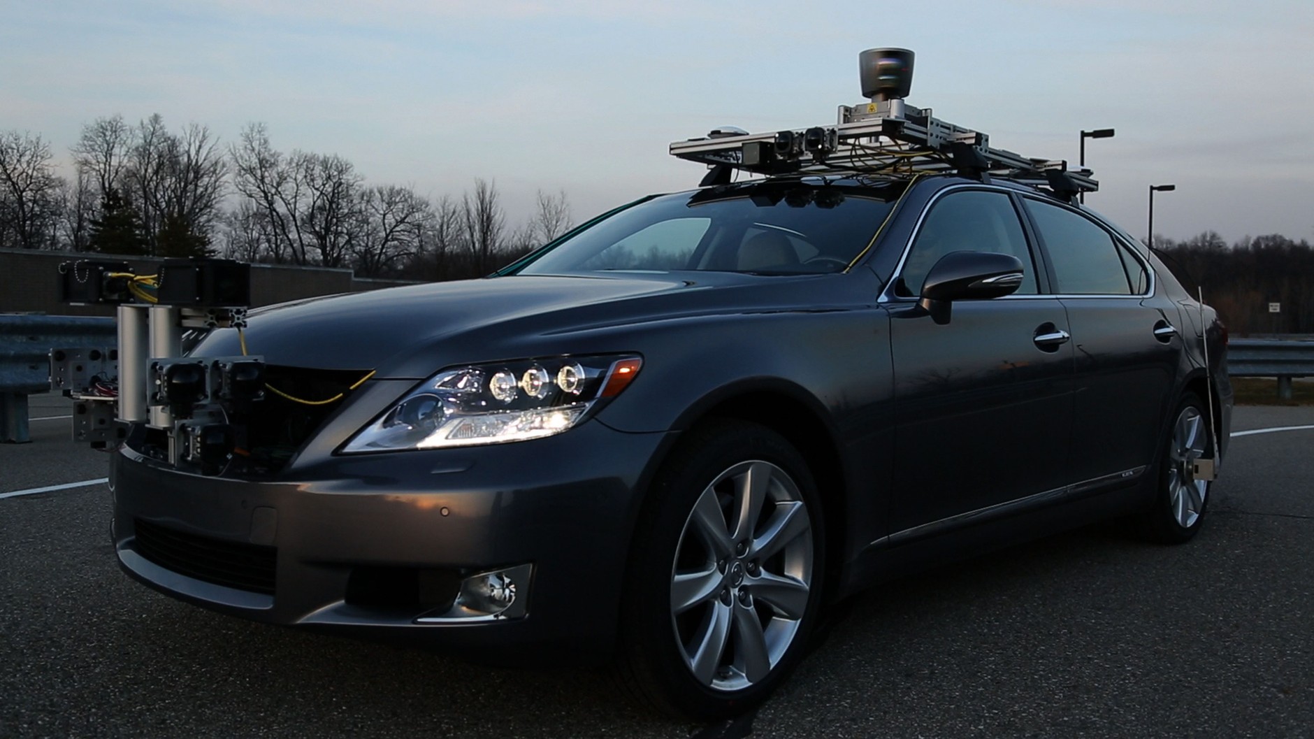 Lexus LS z LIDAREM. 2013 rok