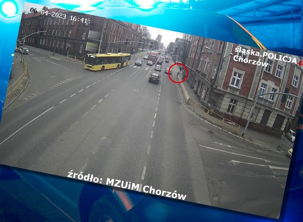 Postanowiła przebiec przez pięciopasmową ulicę w Chorzowie. Policja udostępniła wideo