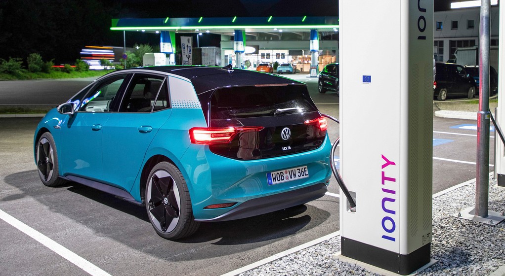 Volkswagen ID.3 IONITY ładowanie