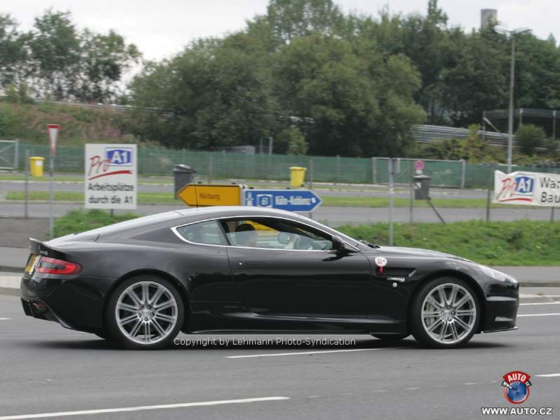 Zdjęcia szpiegowskie: Aston Martin DBRS9 na Nürburgring