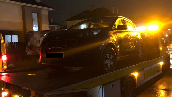 Policjanci odzyskali trzy skradzione samochody. Auta "stygły" pod Warszawą