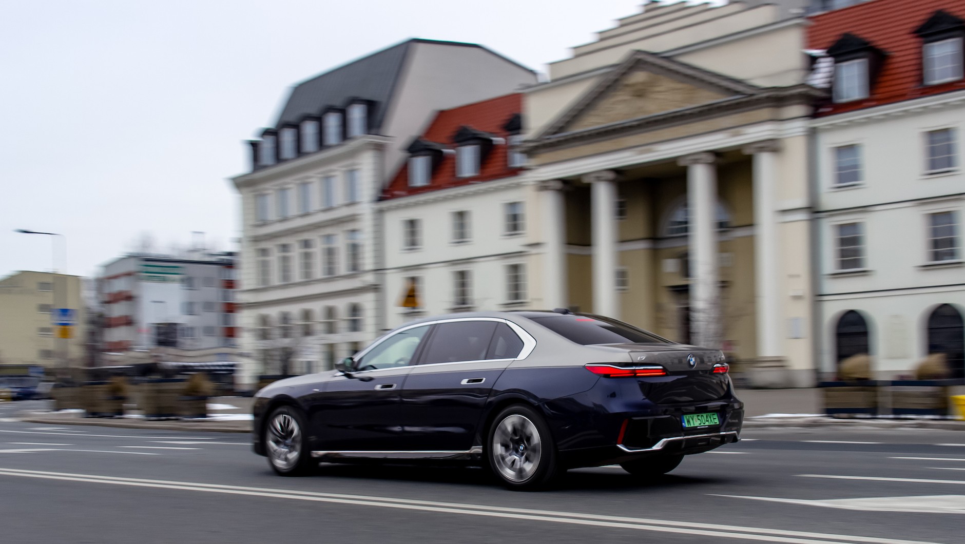 BMW i7