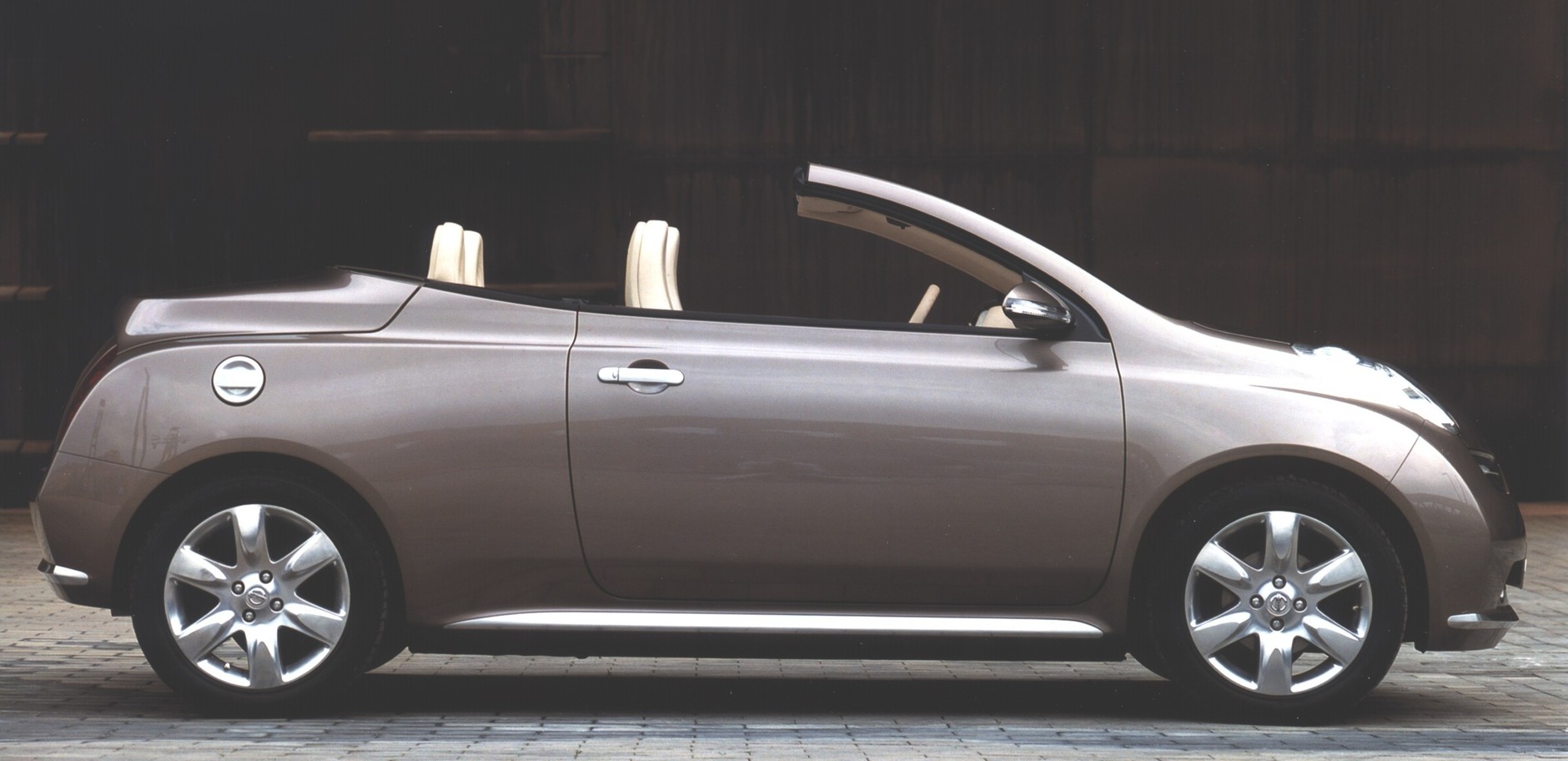 Nissan Micra C+C z 2005 roku