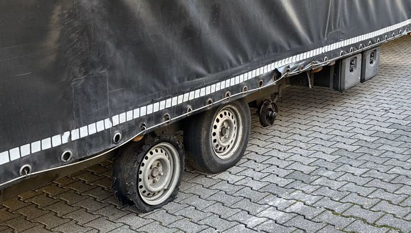 Polak zatrzymany w Niemczech. Przyczepa w fatalnym stanie