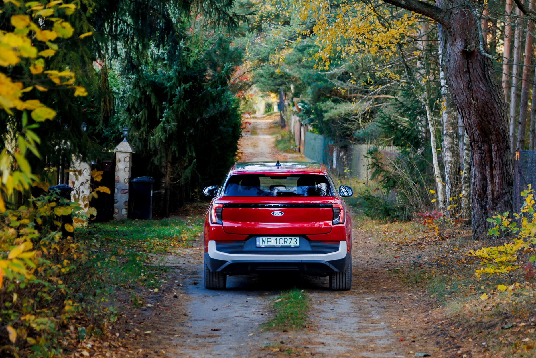 Ford Explorer EV powstał na platformie Volkswagena, ale na pierwszy rzut oka trudno to zauważyć