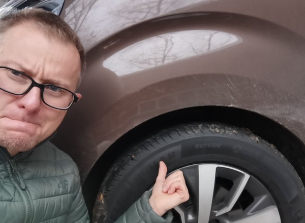 Zima znów zaskoczyła kierowców. Tak jak wielu innych muszę poczekać... dwa tygodnie