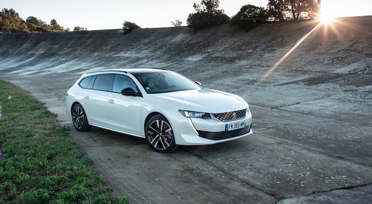 Peugeot 508 HYbrid i 3008 HYbrid4 Plug In – Peugeot umie w hybrydy