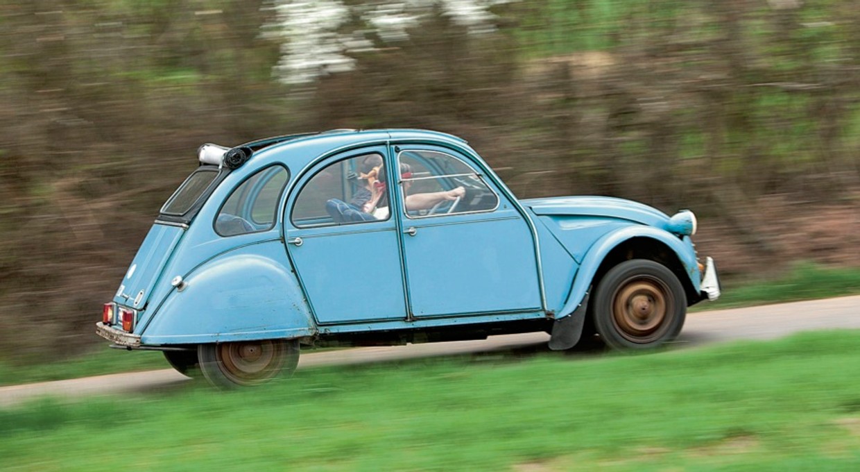 Citroёn 2CV - cztery koła pod parasolem