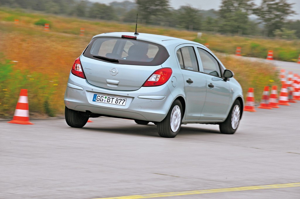 Nowy Volkswagen Polo kontra benzynowa konkurencja - Czy okaże się lepsze od Fiesty, Jazza, i20, Corsy i Clio?
