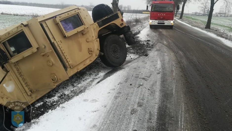 Humvee w rowie