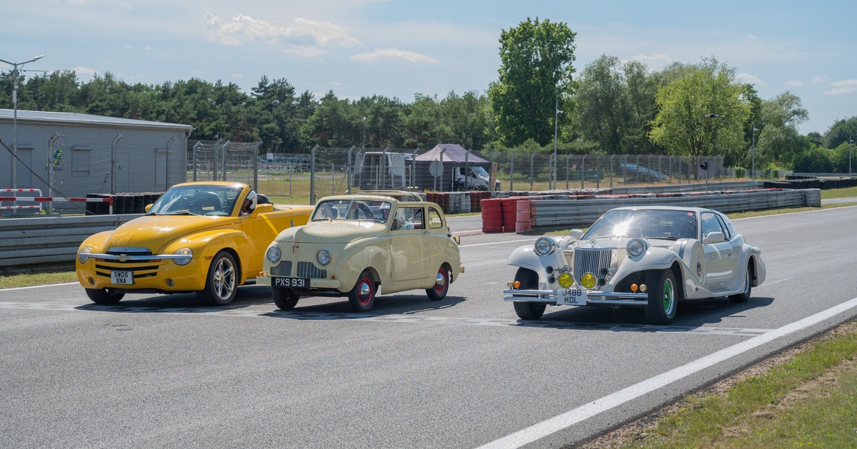 The Grand Tour: Eurocrash na Torze Poznań. Od lewej: Chevrolet SSR, Crosley i Mitsuoka Le-Seyde