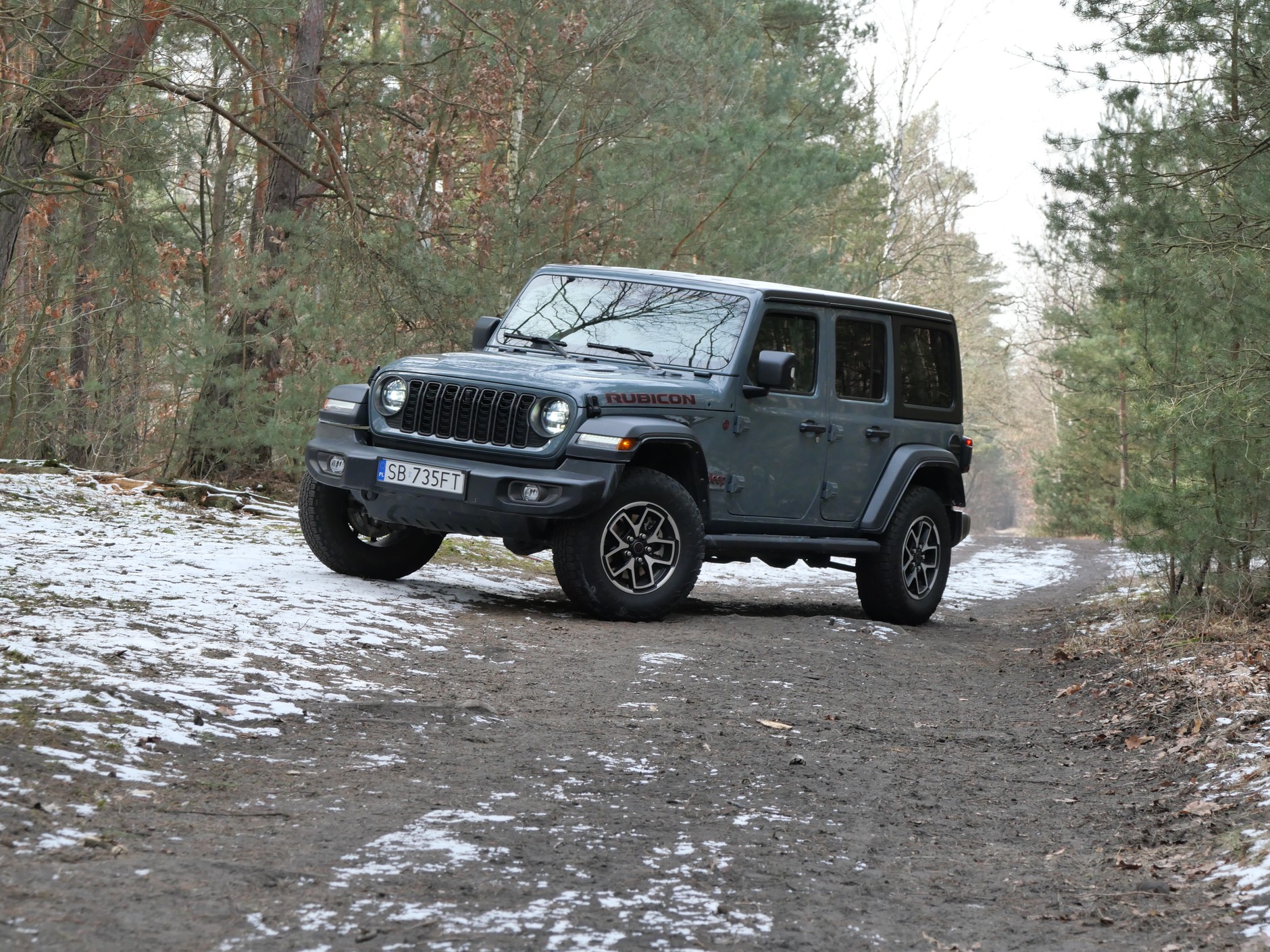 Jeep Wrangler vs Toyota Land Cruiser