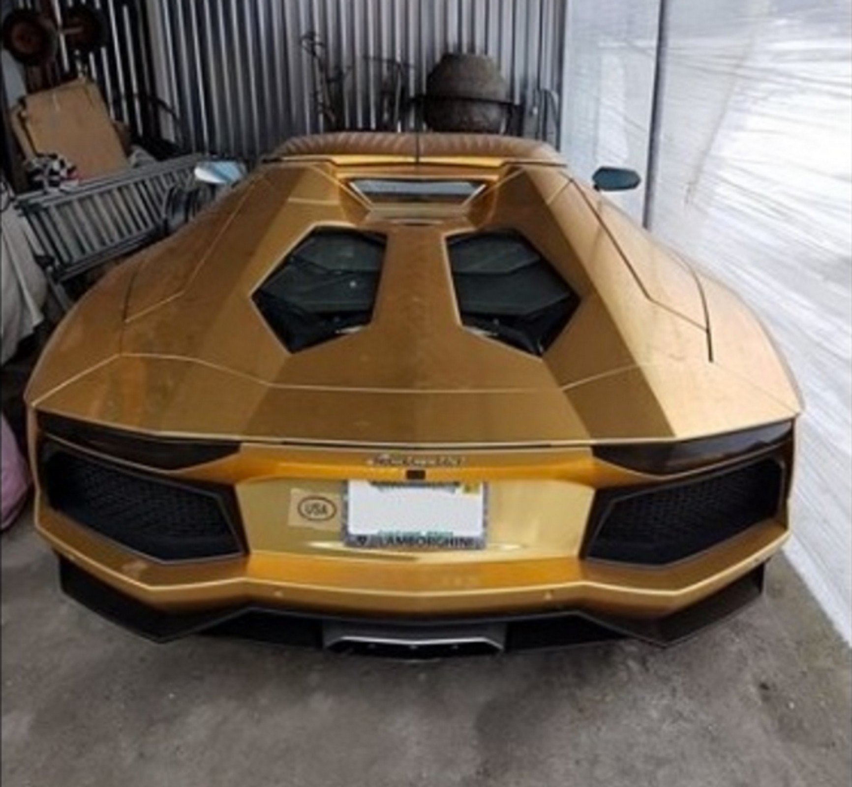 Nowe życie złotego Lamborghini Aventador na Litwie?