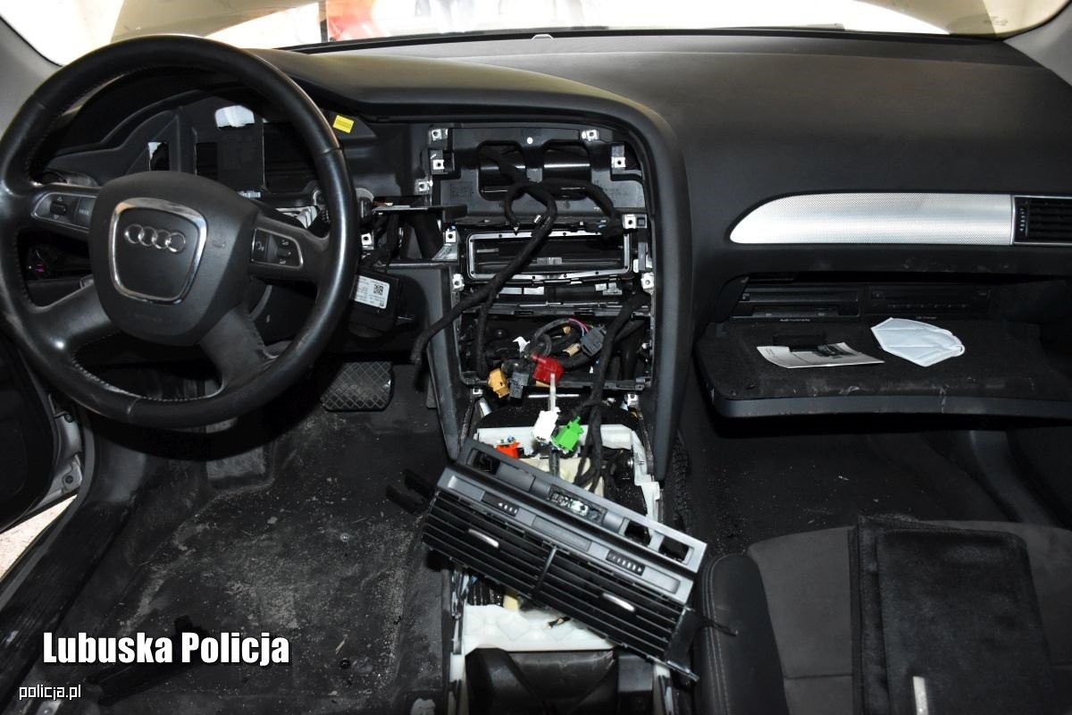Ukryli i rozbierali Audi A6 za 40 tys. zł. Teraz grozi im 5 lat