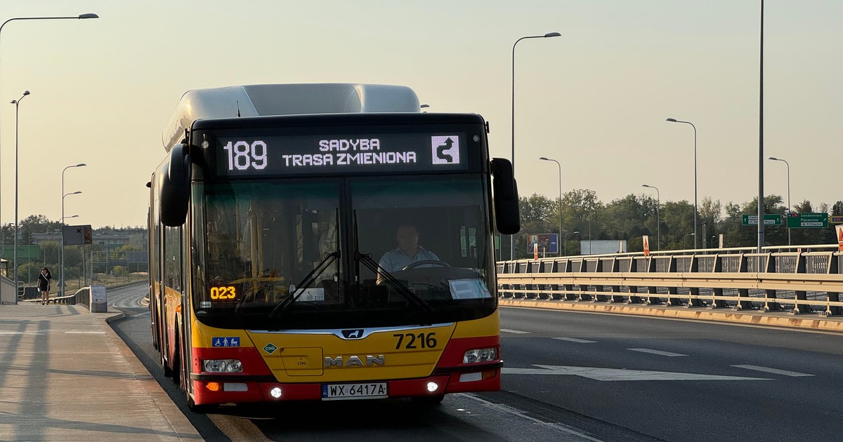  Autobus rusza z przystanku i... musisz go przepuścić? Dwa warunki. Policja to sprawdza