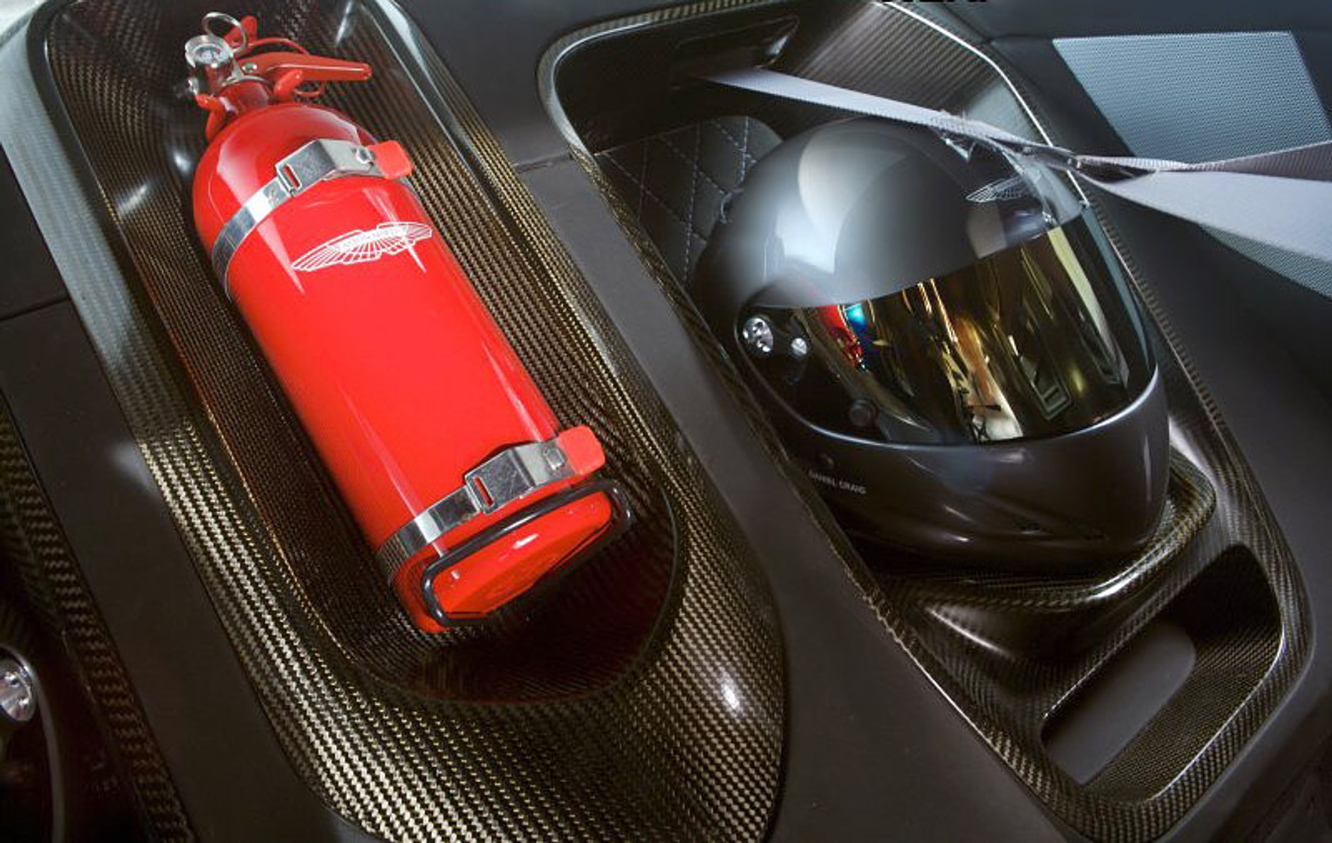 Aston Martin DBS – teoria spisku