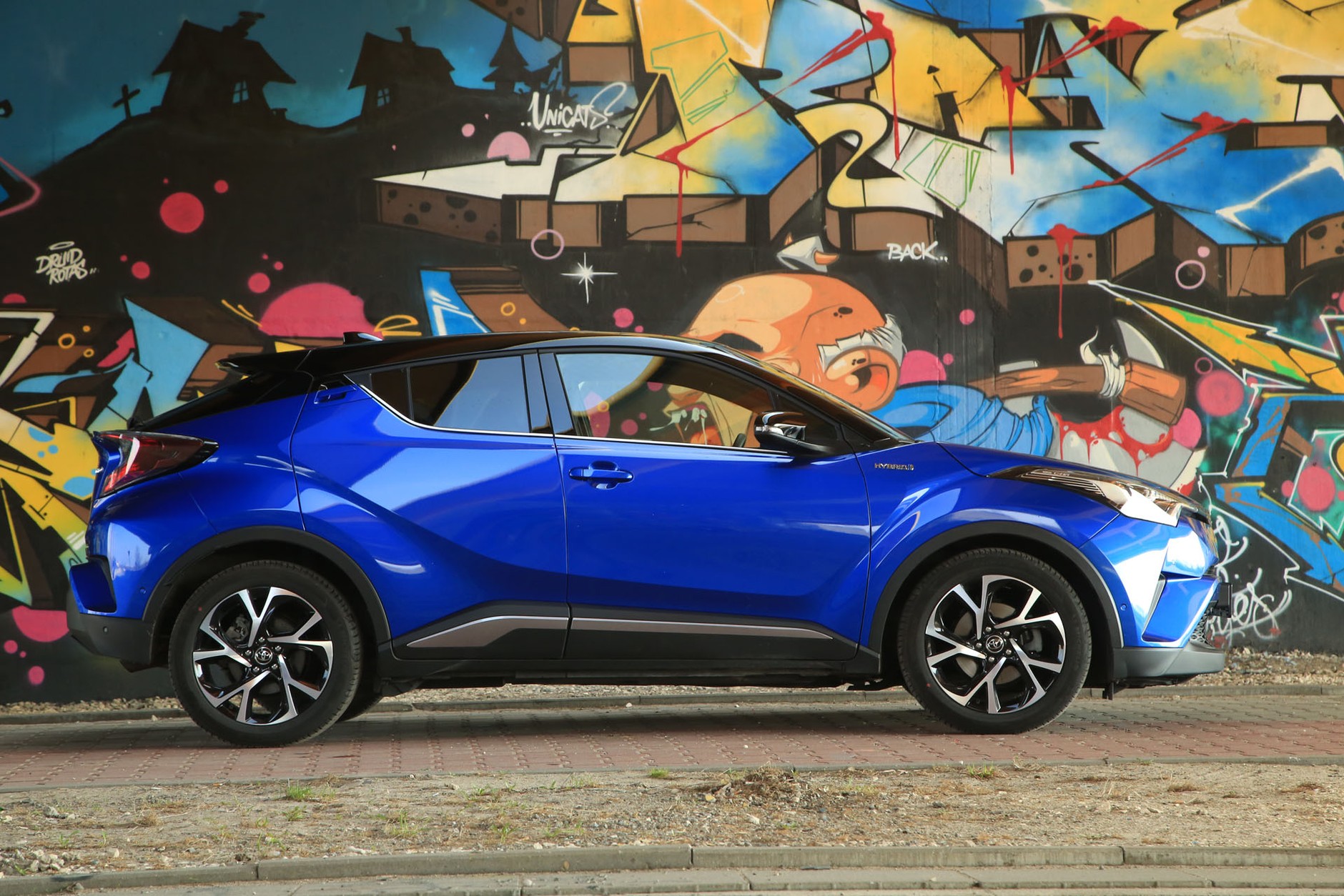 Toyota C-HR Hybrid - dobrze wygląda i jest oszczędna
